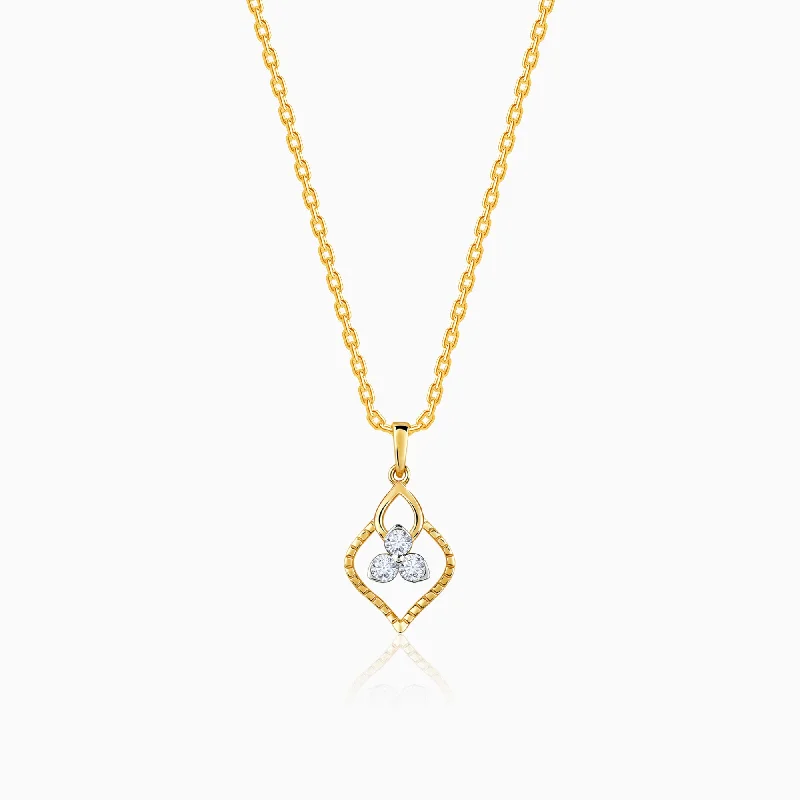 Best necklaces and pendants for everyday wear with minimalist designs-Gold Sparkling Clover Diamond Pendant