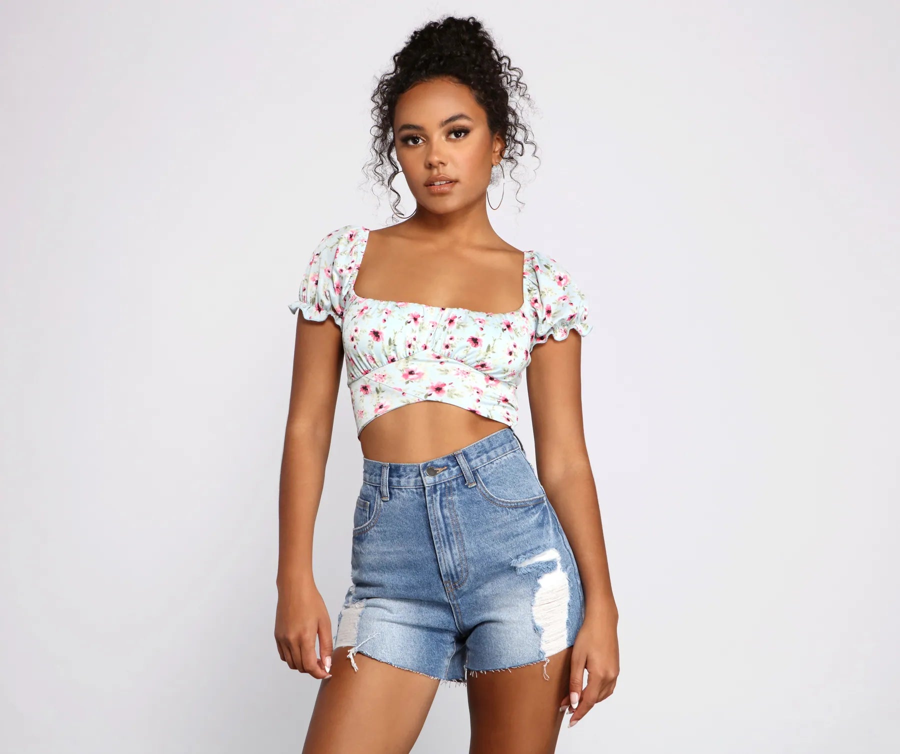 Cropped blouse with puff sleeves for women with voluminous style and casual elegance-Blooming Beauty Floral Crop Top