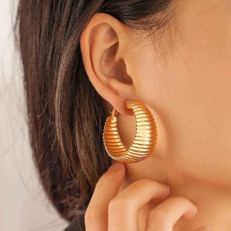 Geometric Drop Earrings for Trend -Wholesale Retro Exaggerated Gear Pattern C-Shaped Earrings