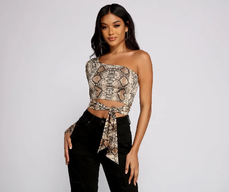 Seamless crop top for women with smooth material and perfect fit-Stylish Queen Snake Print Crop Top