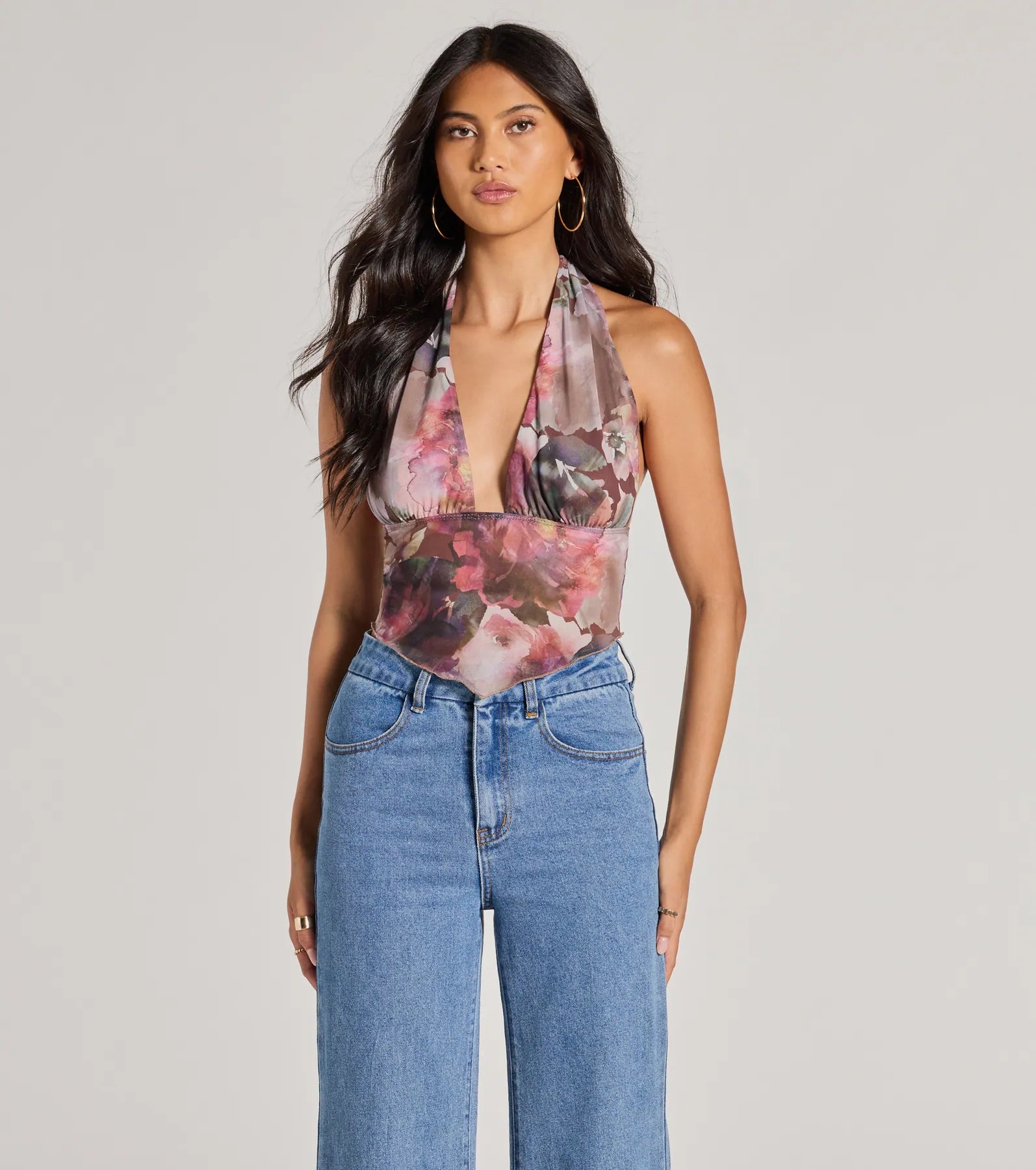 Long sleeve crop top for women with soft knit material and cozy feel-Sultry Impact Halter Abstract Floral Crop Top