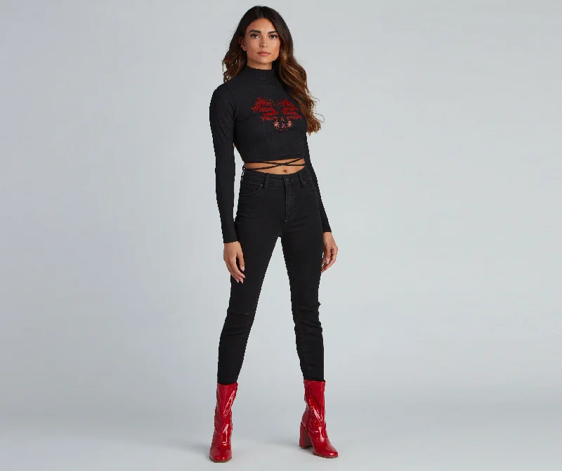 Casual cropped hoodie for women with relaxed fit and sporty vibe-Brave And Bold Dragon Lace Up Crop Top