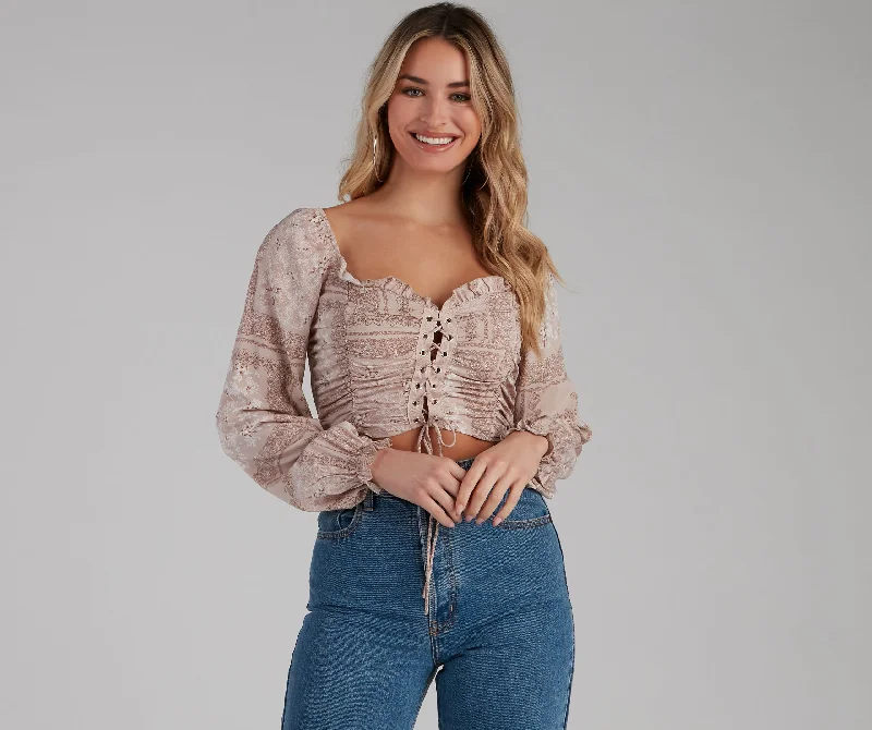 Cropped sweatshirt for women with relaxed fit and cozy fleece material-Effortless Boho-Chic Crop Top